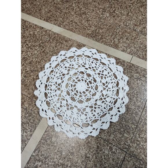 8 White Hand Crocheted Elegant Round Doilies Table Topper Mat Cottage Core - Picture 5 of 16